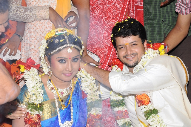 Tv actress santhoshi first marriage photos